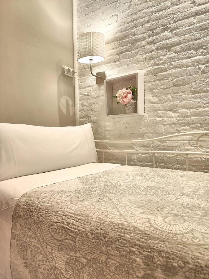 Single Room with Shared Bathroom,1007056837:JPEG