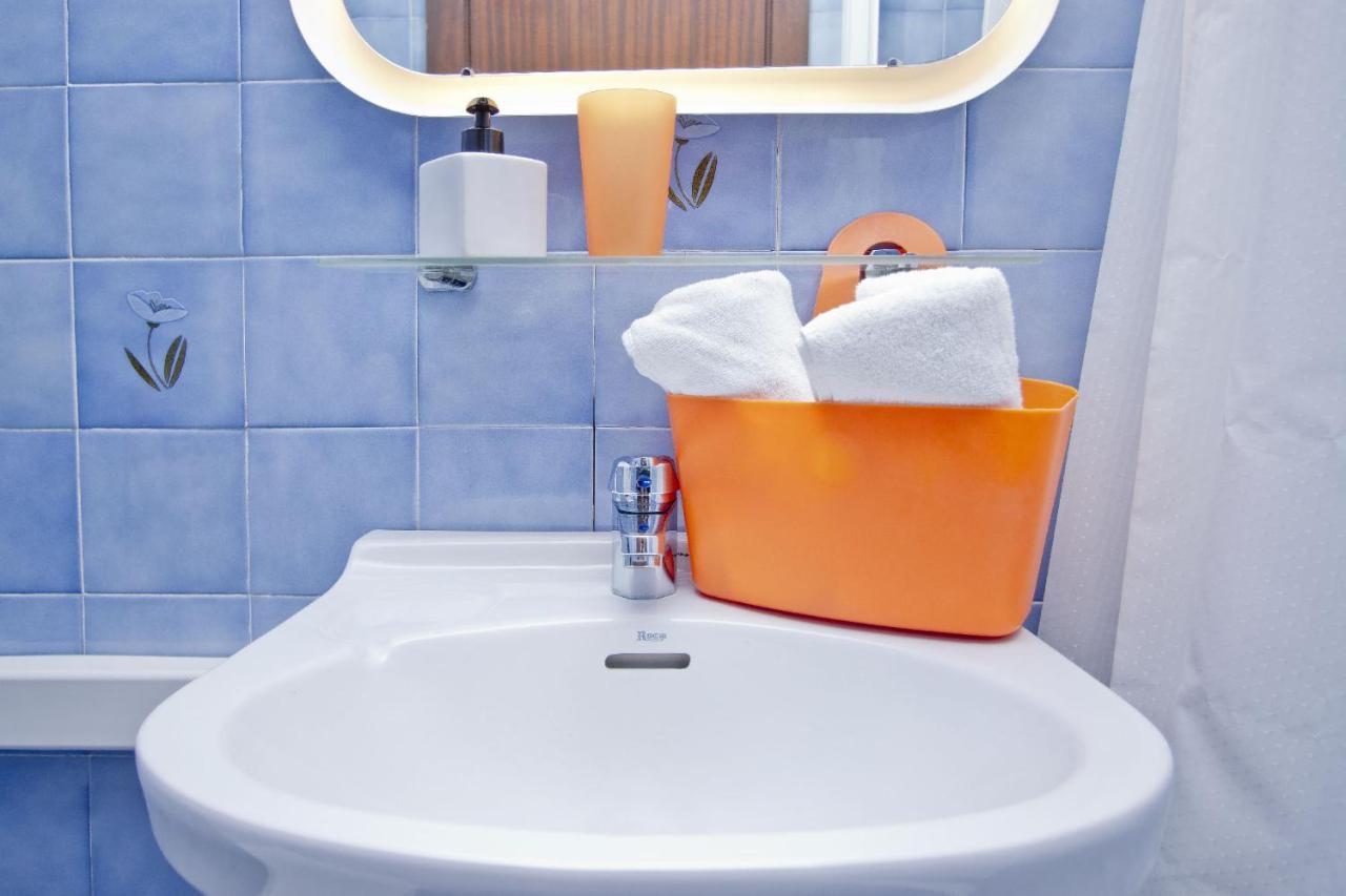 Tweepersoonskamer met een Eigen Externe Badkamer