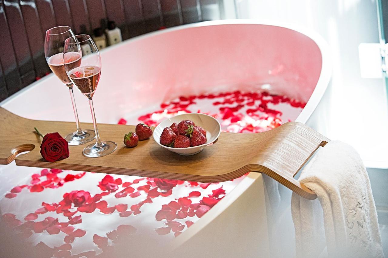 Suite with City View,1603755022:JPEG