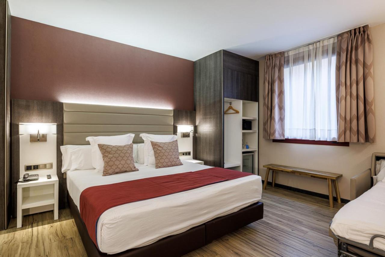Kleines Dreibettzimmer im Erdgeschoss