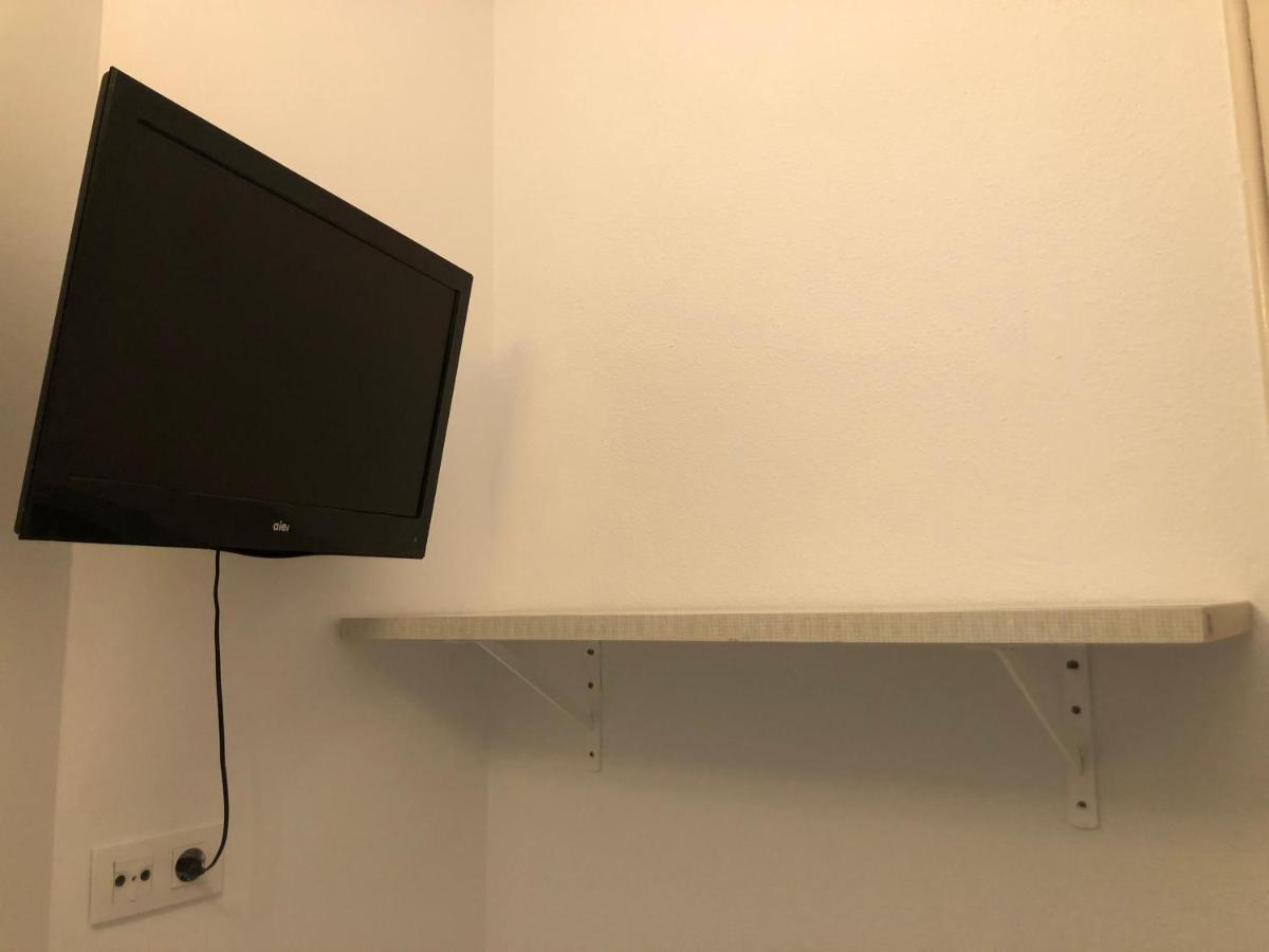 Single Room with Private External Bathroom,1399923059:JPEG