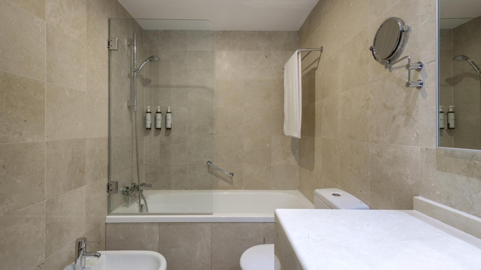Standard Twin Room with Street View