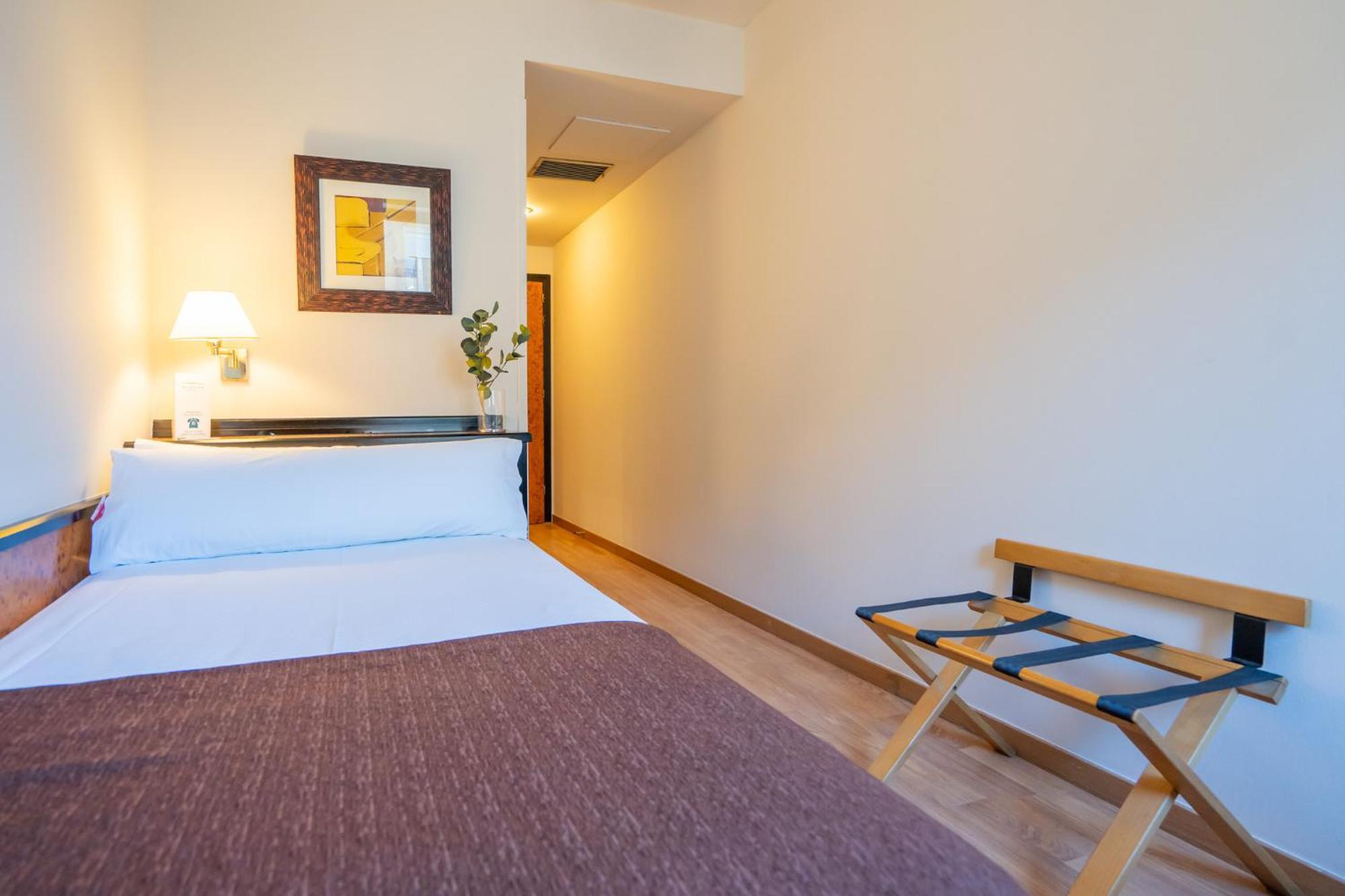 Single Room,1592046827:JPEG