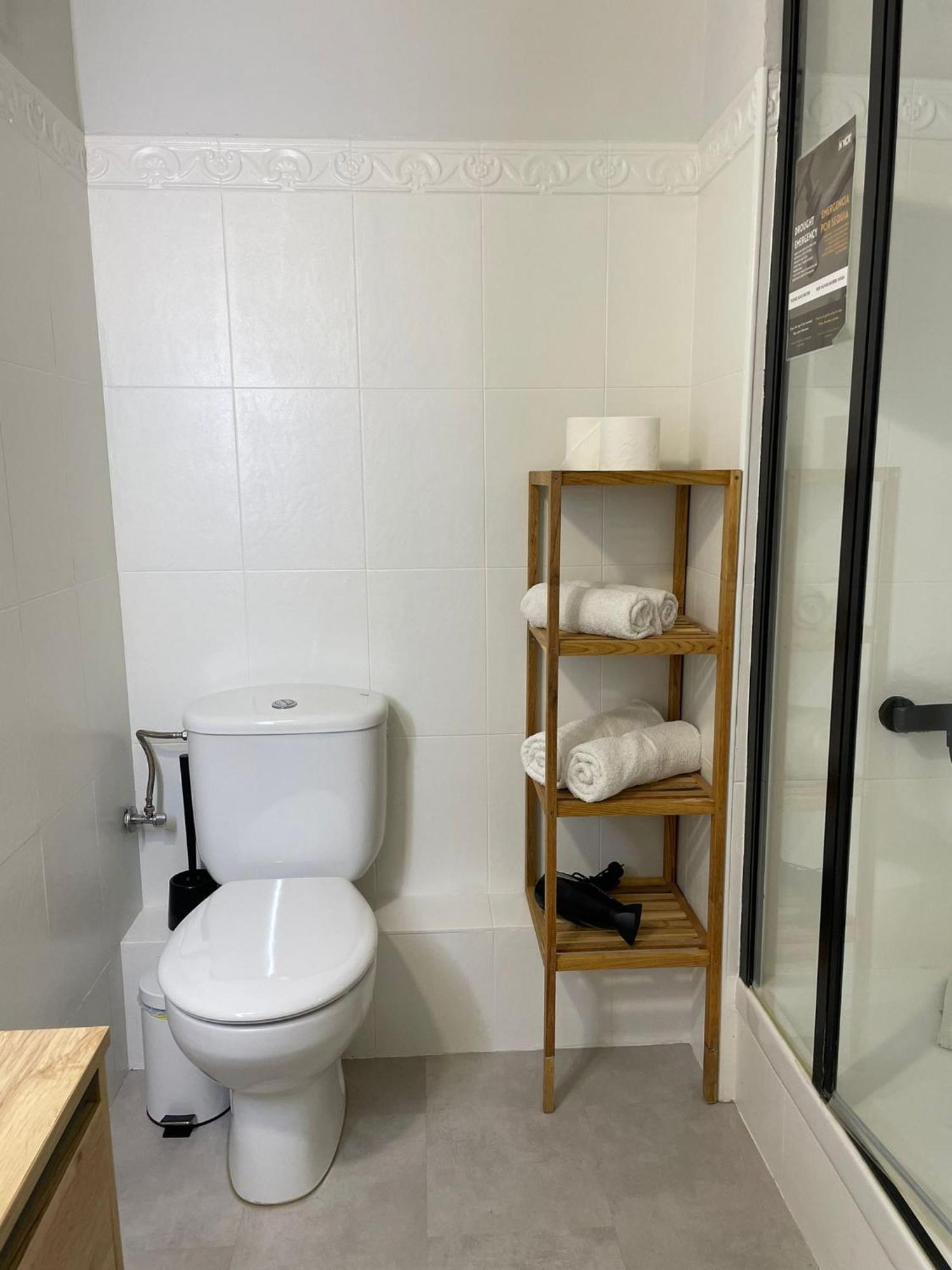 Standard Single Room Shower
