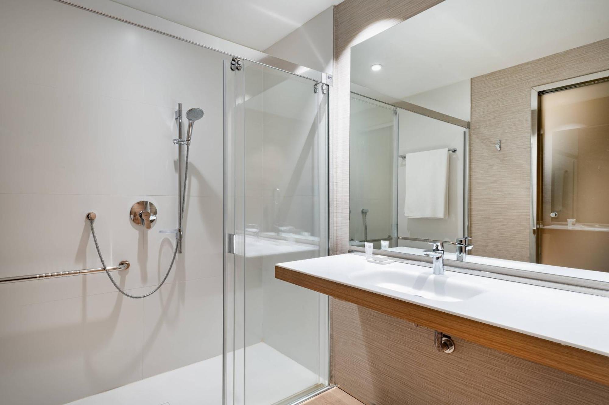 Standard Accessible Twin Guest room 2 Twin or Single Beds