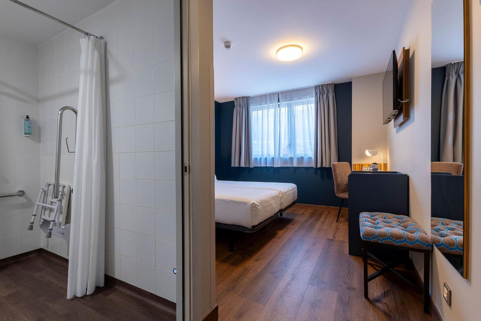 Double or Twin Room Disability Access,1652762615:JPEG