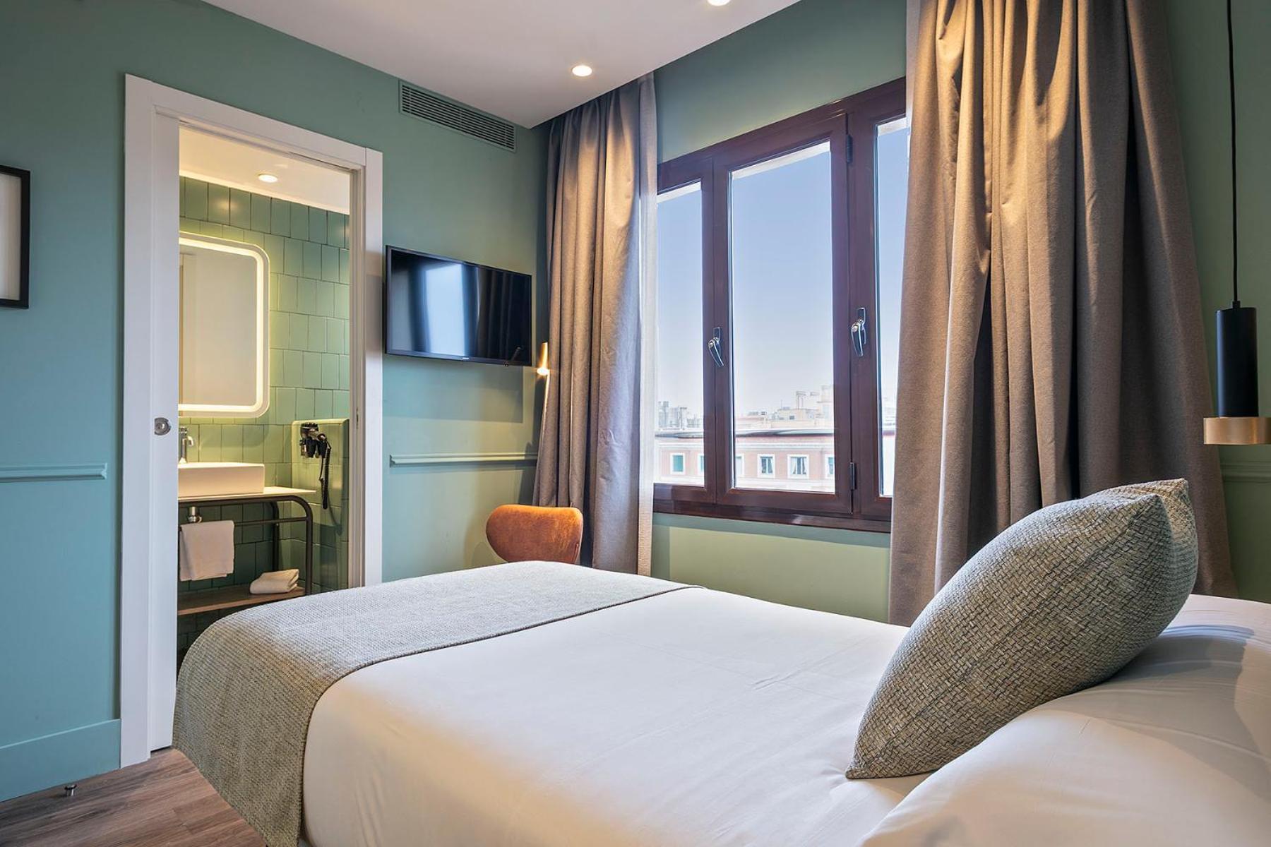 Large Single Room