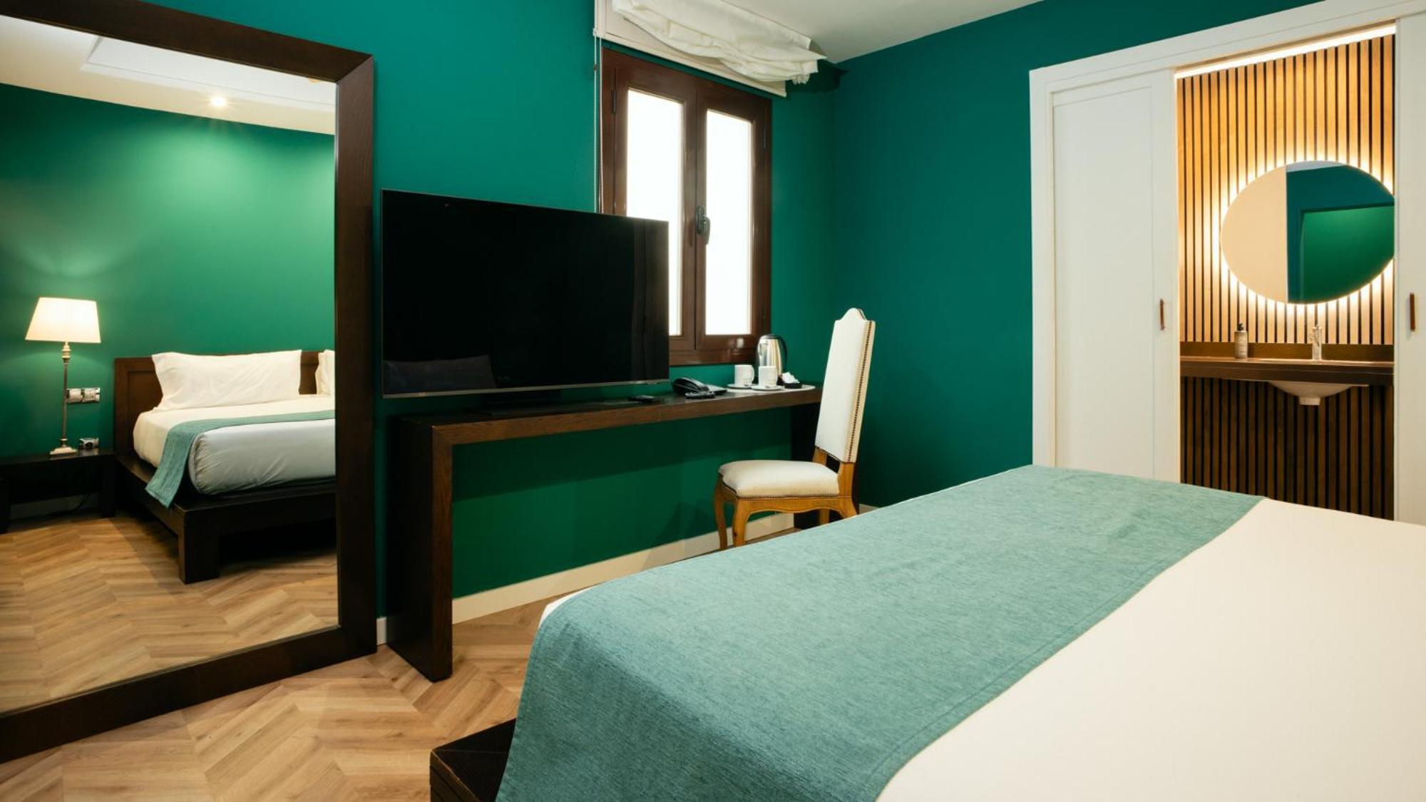 Interior Small Double Room