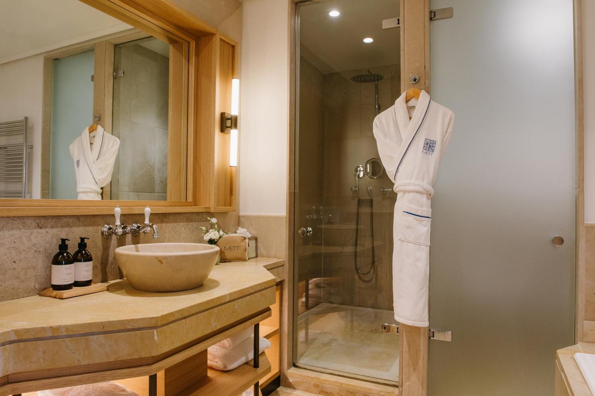 Deluxe Double or Twin Room with Sea View,1705610909:JPEG