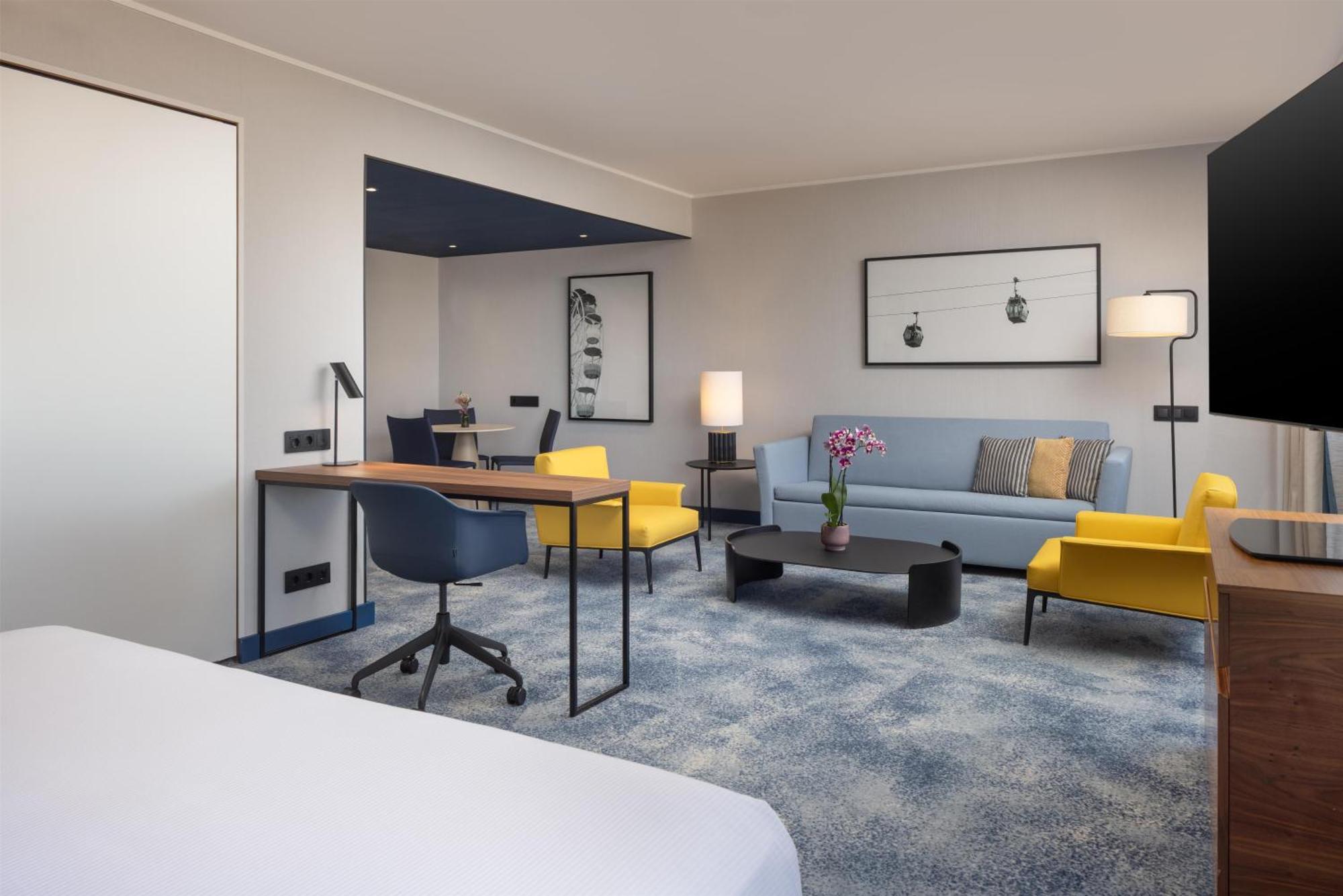 Master King Suite Lounge Access