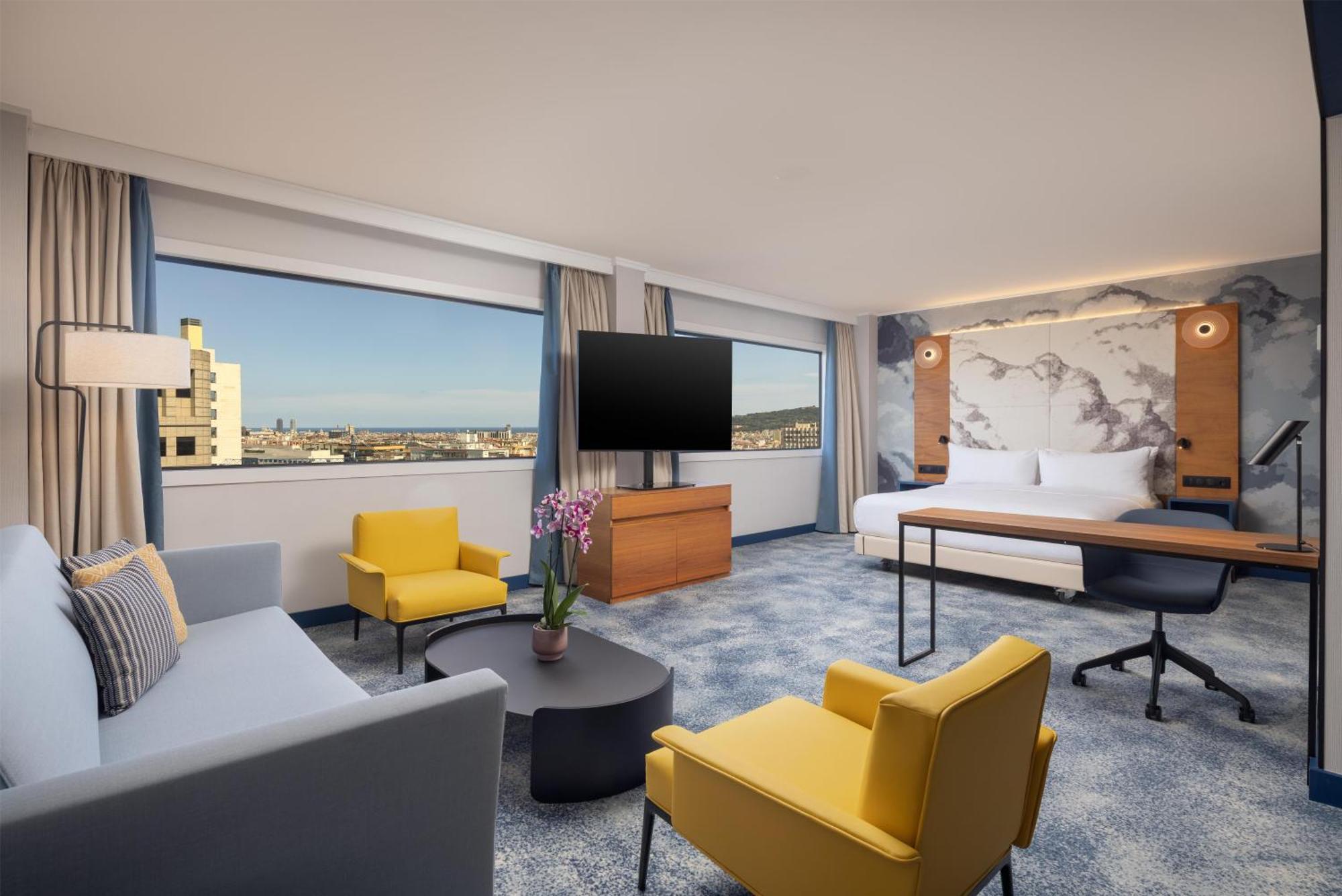 Master King Suite Lounge Access