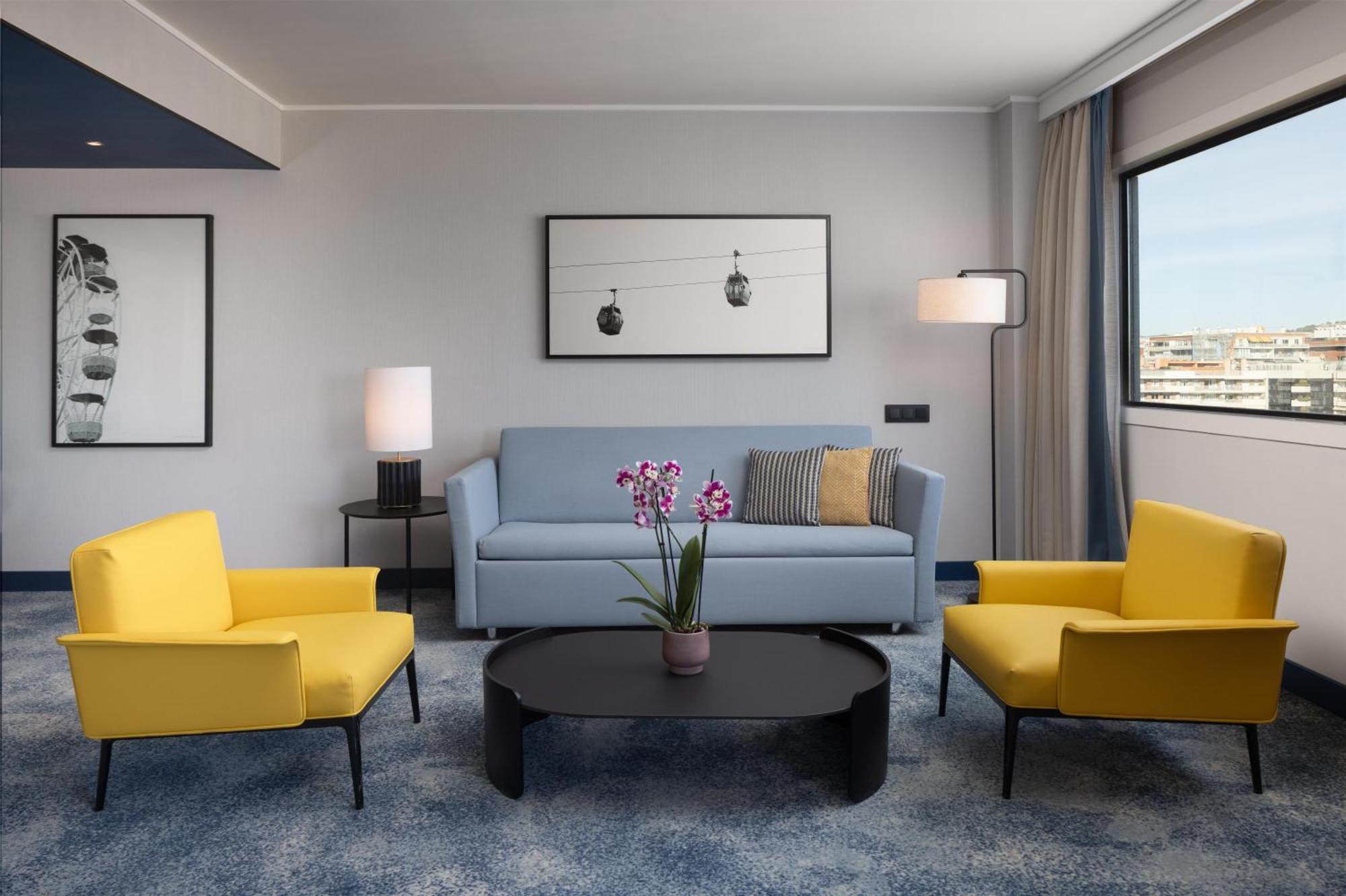 Master King Suite Lounge Access