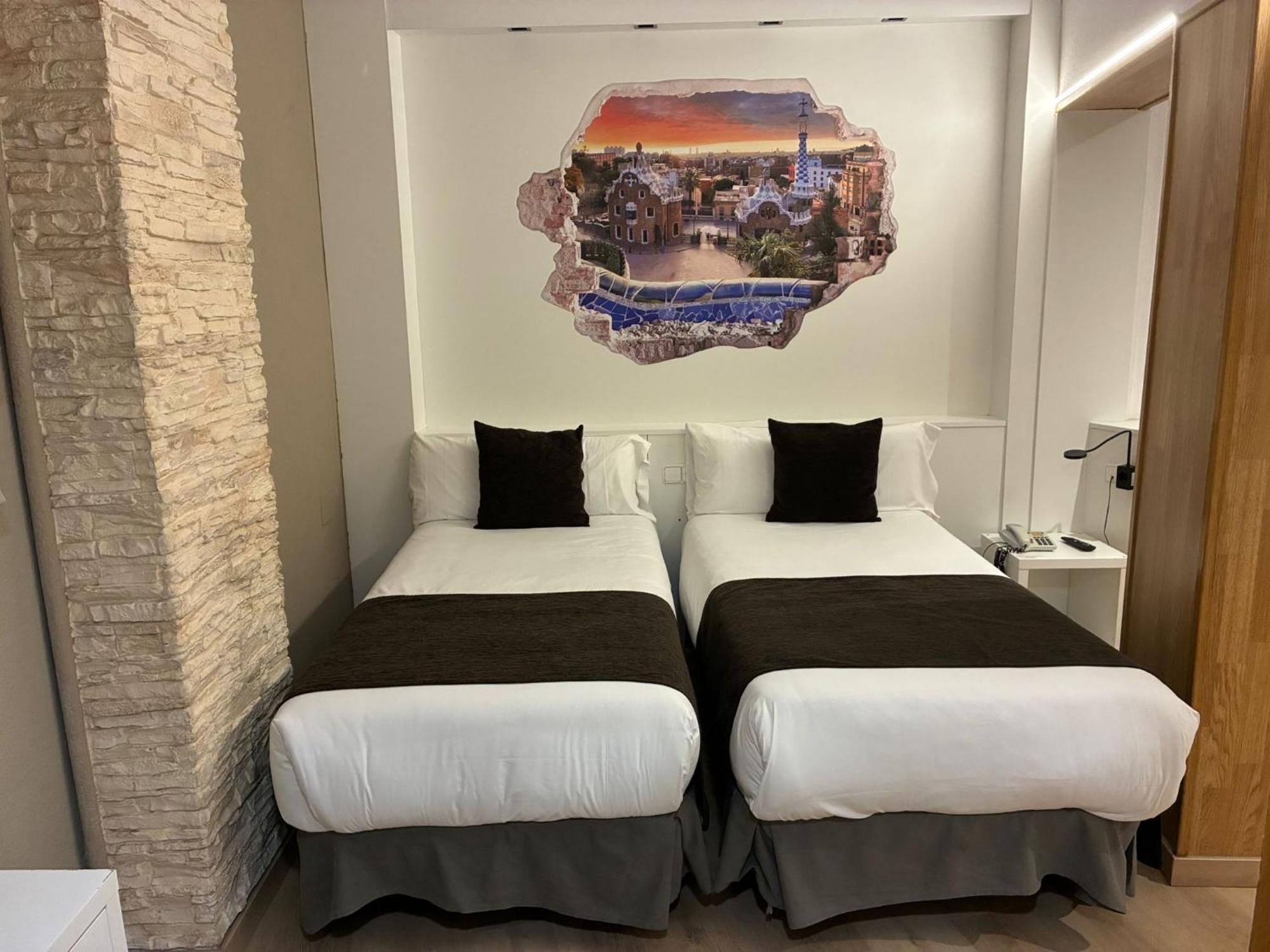 Tweepersoonskamer met 2 Aparte Bedden en een Extra Bed