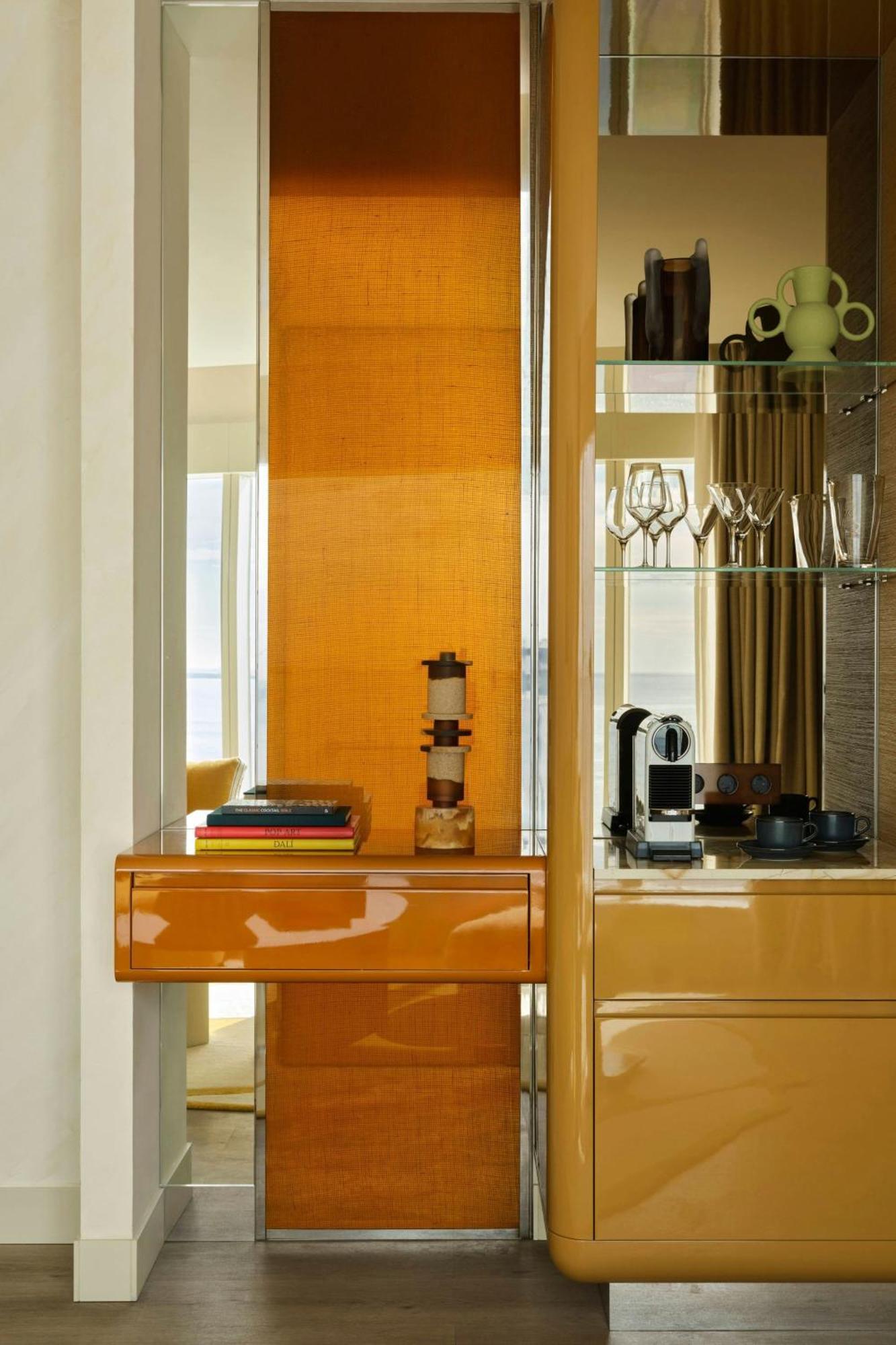 One-Bedroom Corner King Suite Seafront View