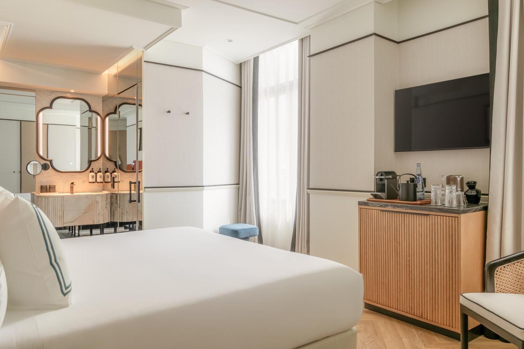 Superior Double Room City View