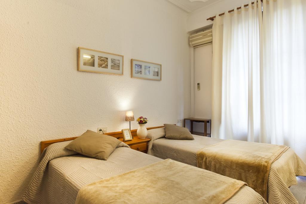Twin Room with Shared Toilet