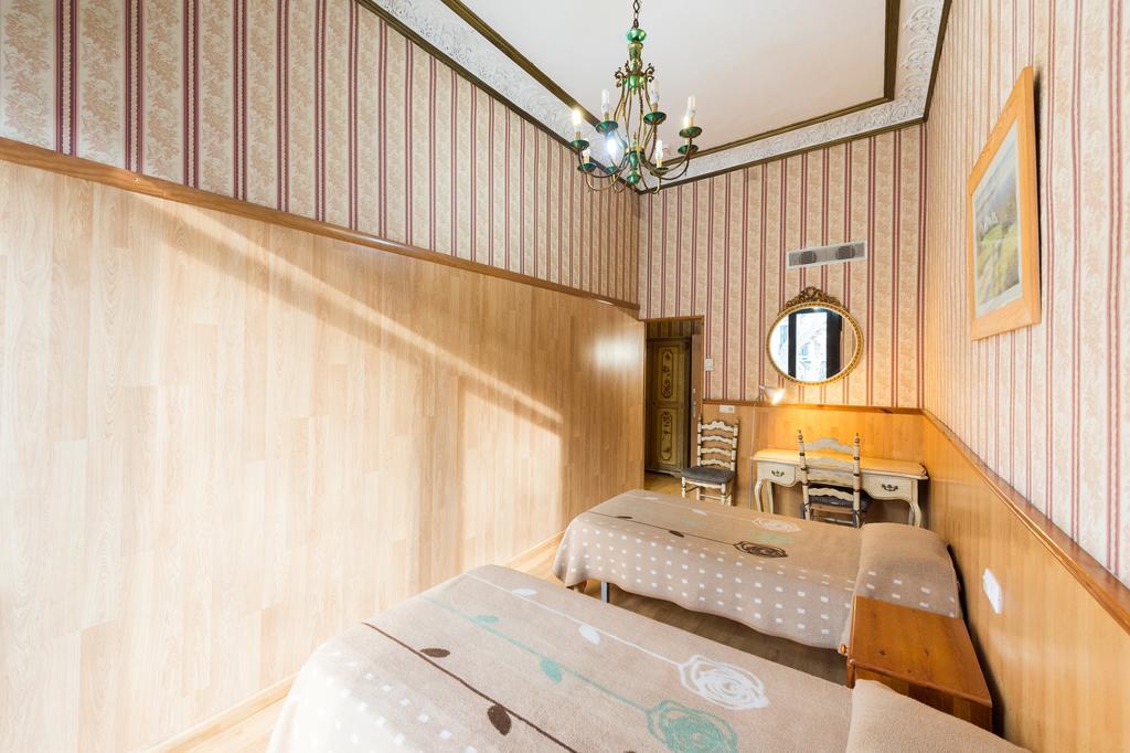 Double Room Extra Bed Private Bathroom