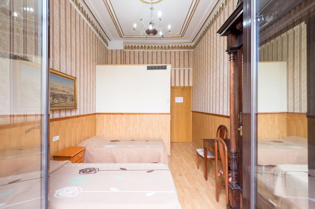 Double Room Extra Bed Private Bathroom