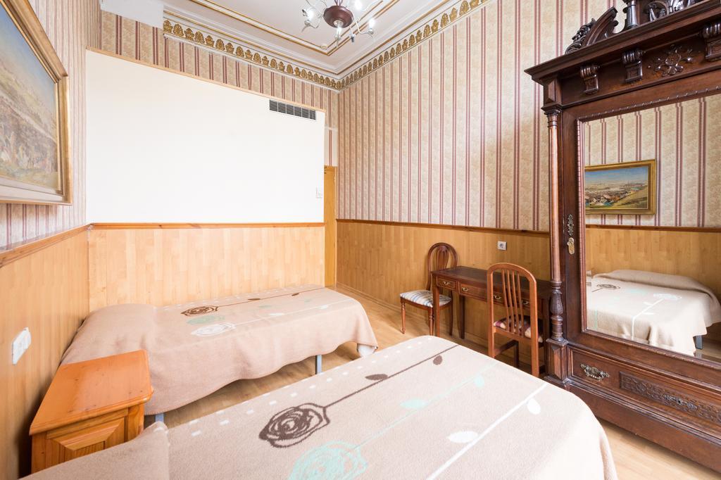 Double Room Extra Bed Private Bathroom