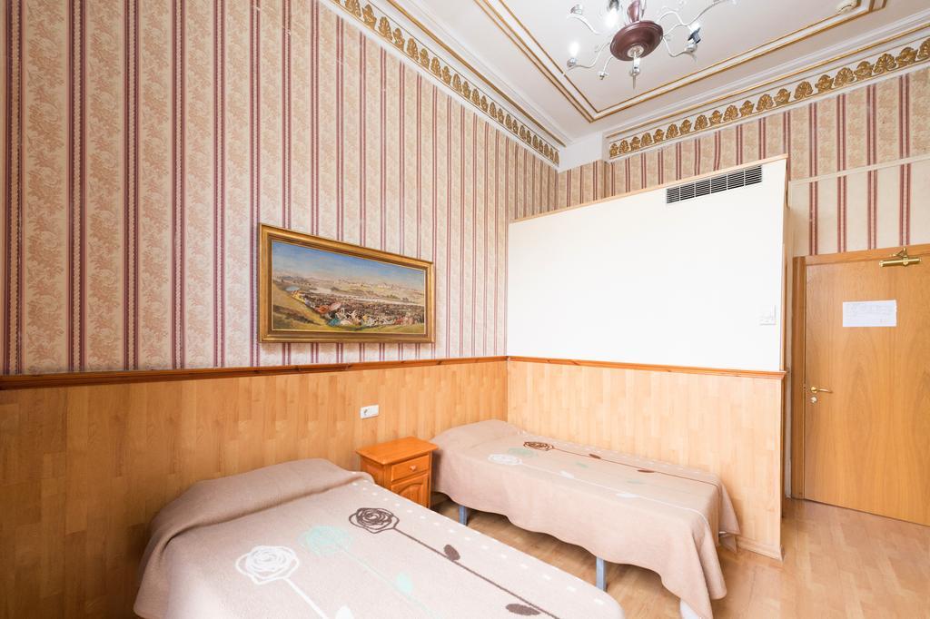 Double Room Extra Bed Private Bathroom