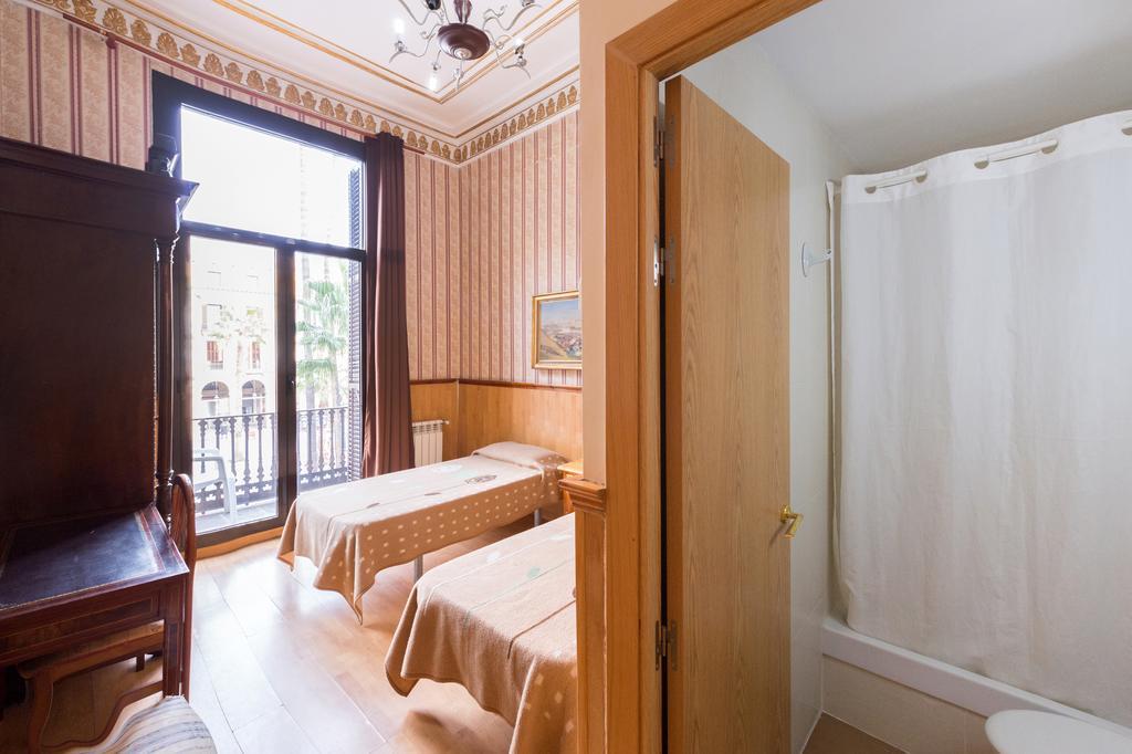 Double Room Extra Bed Private Bathroom