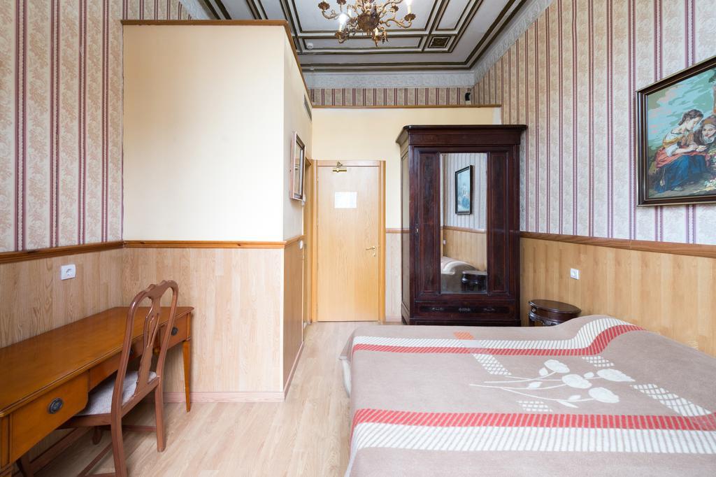 Double Room Balcony Private Bathroom