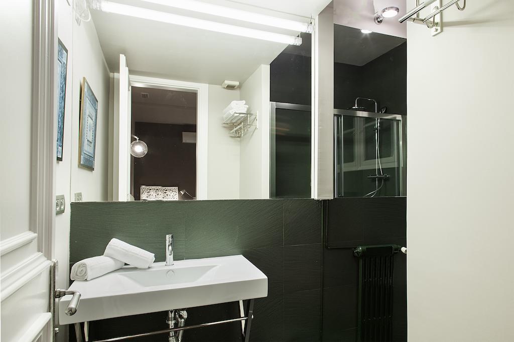 Suite with City View and Balcony