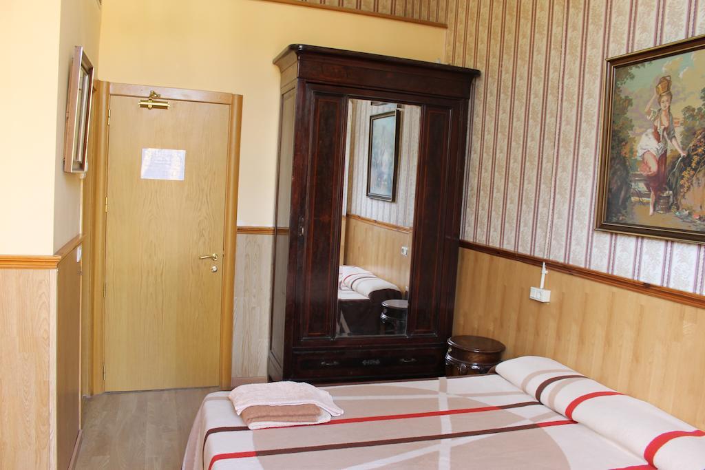 Double Room Extra Bed Private Bathroom