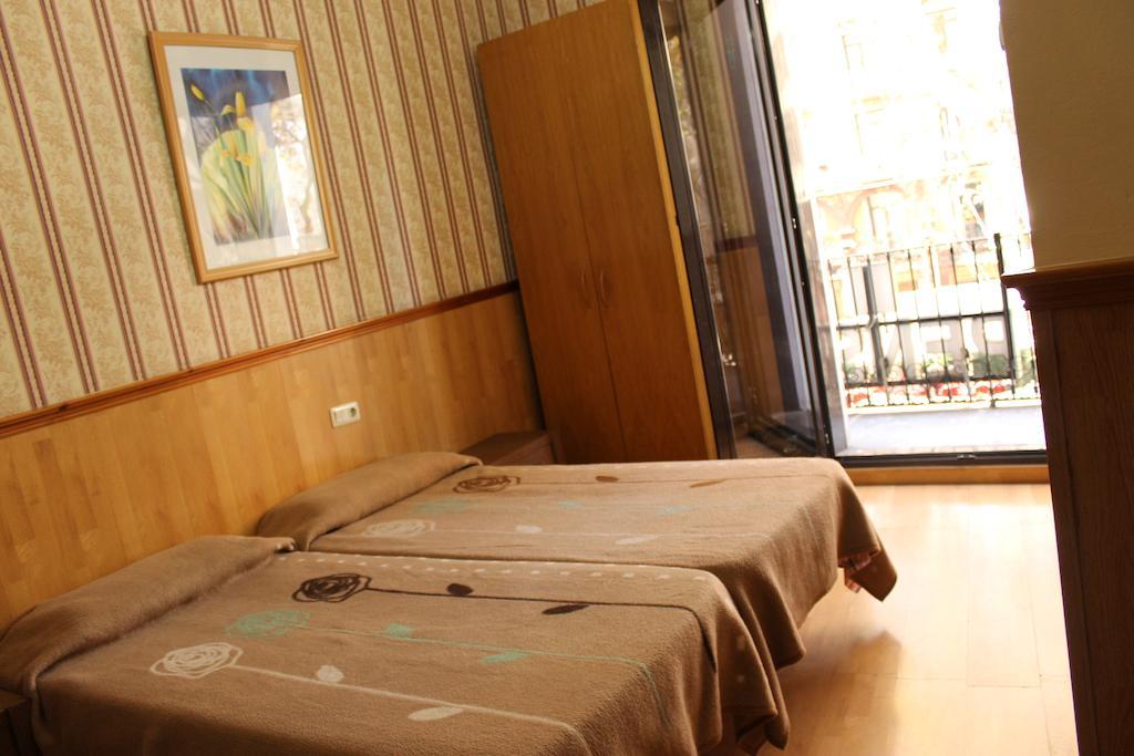 Double Room Extra Bed Private Bathroom