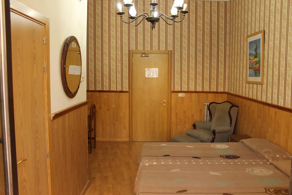 Double Room Extra Bed Private Bathroom