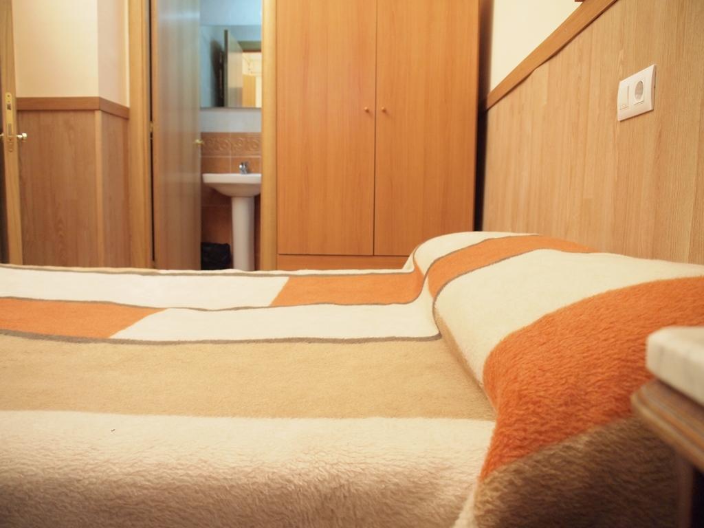 Economy Double Private Bathroom no views