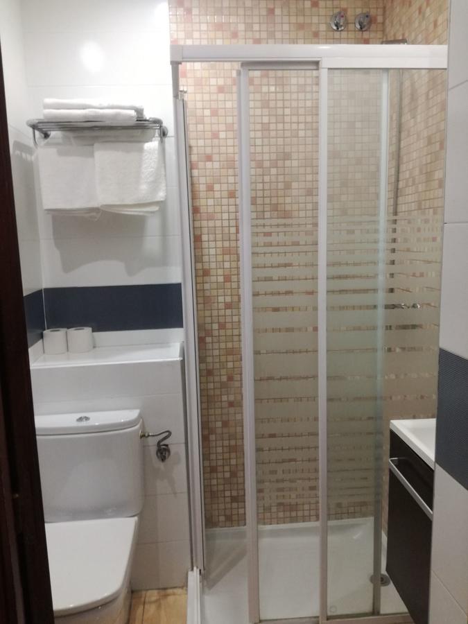 Basic Twin Room Private Bathroom