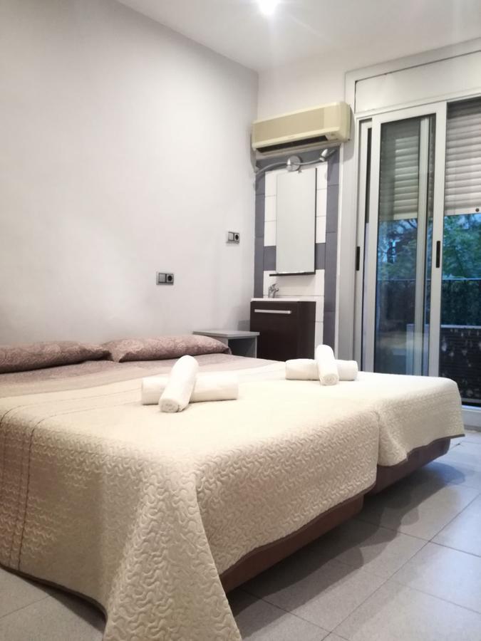 Basic Twin Room with Shared Bathroom