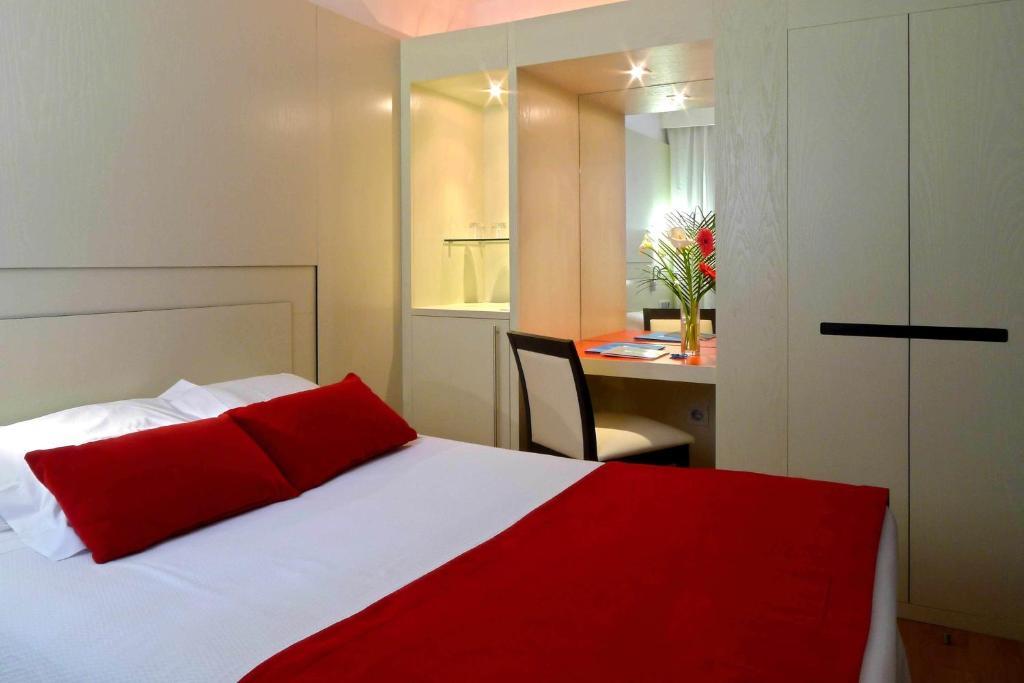 Small Double Room (2 Adults)