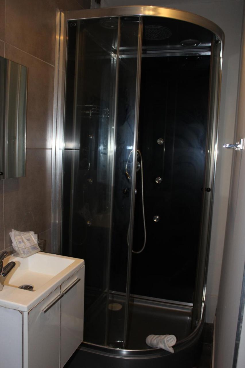 Double or Twin Room with Shared Bathroom