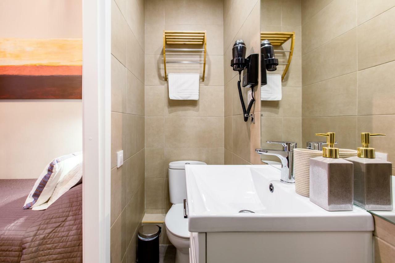 Small Single Room Private Bathroom