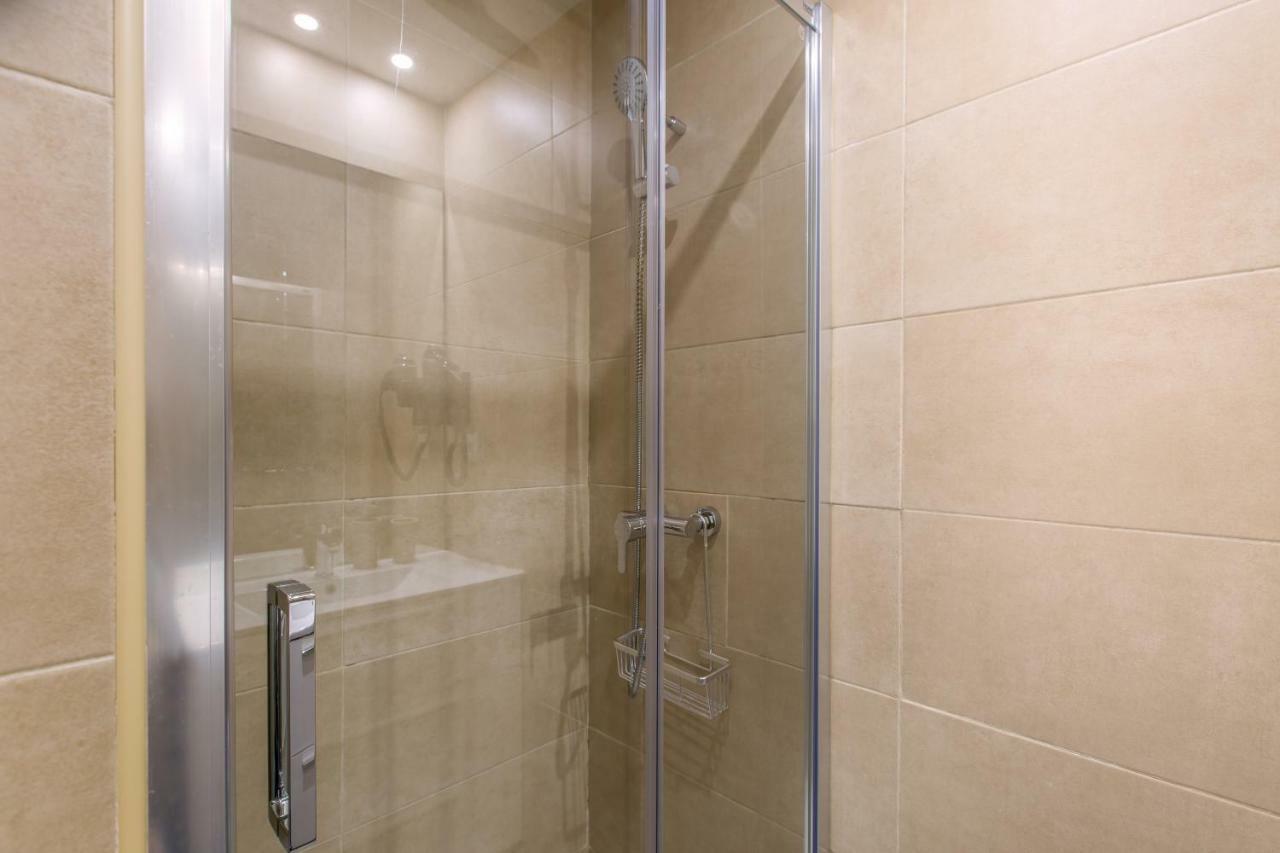 Small Single Room Private Bathroom