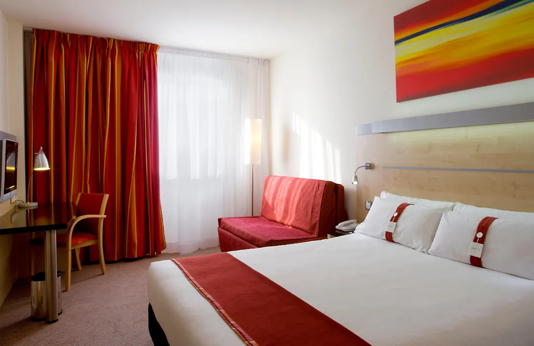 Holiday Inn Express Barcelona City 22@ By Ihg-1