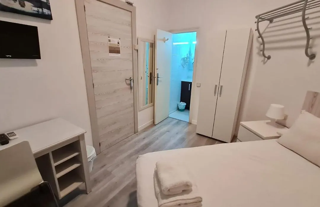 Hostal Eixample-1