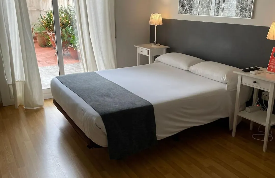 Hostal El Ninot-1