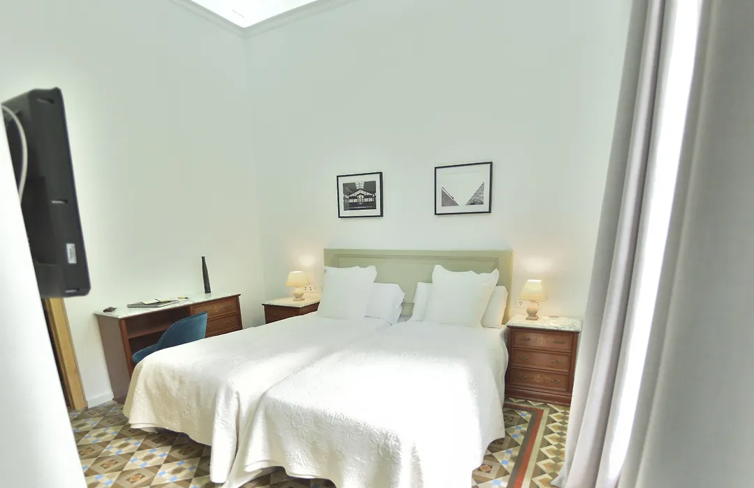 Hostal Girona-1