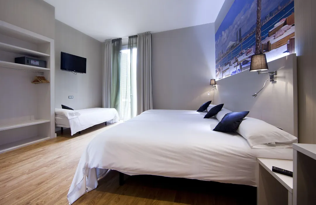 Hostal Bcn Ramblas-1