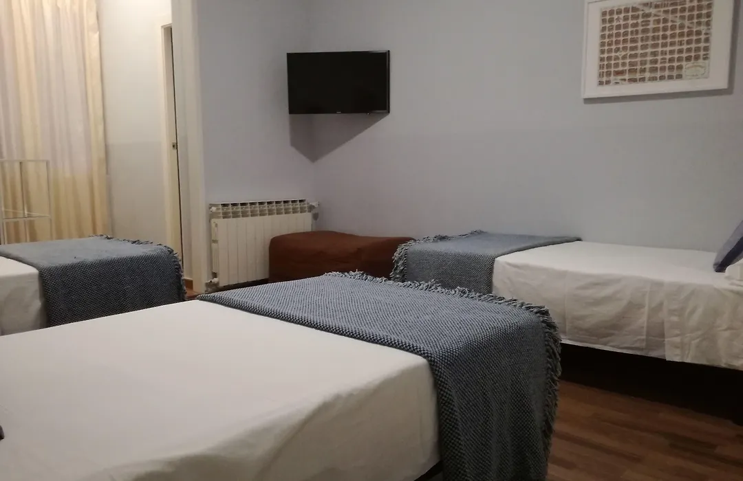 Hostal Lesseps-1