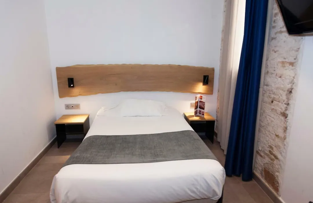 Hostal Paris-1