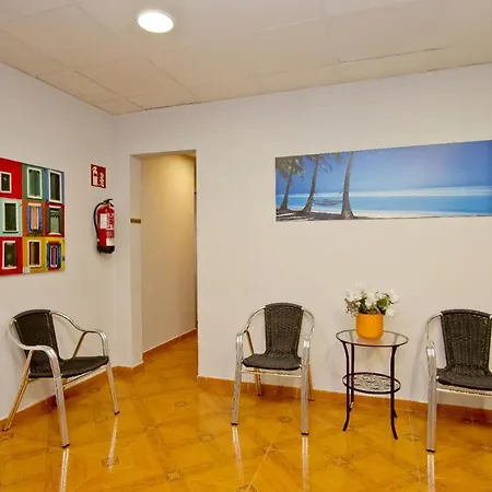 Barcelona City Centre Hostal-3