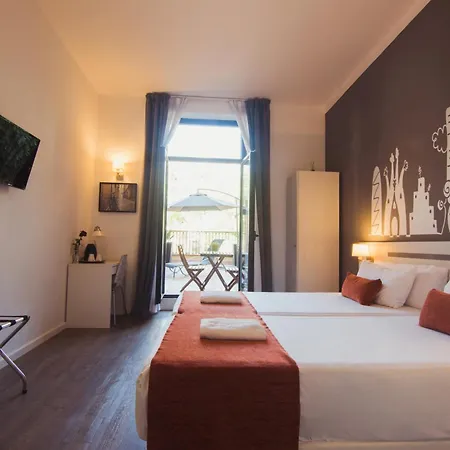 Hostal Live Barcelona-3