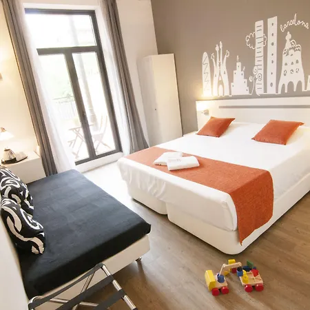 Hostal Live Barcelona-3