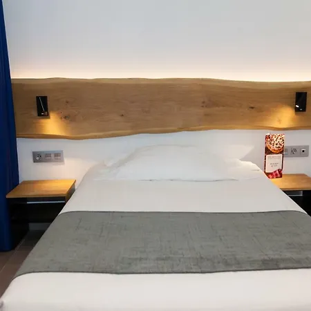Hostal Paris-2